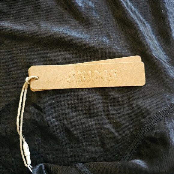 Skims Women's Black Barely There Mid Thigh Short Shapewear Size Large - Picture 7 of 13